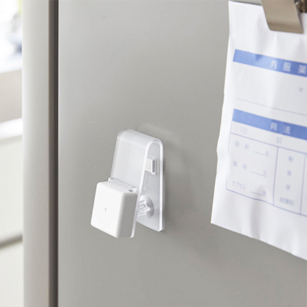 tower タワー 押すだけ簡単マグネット錠剤オープナー ホワイト 10432