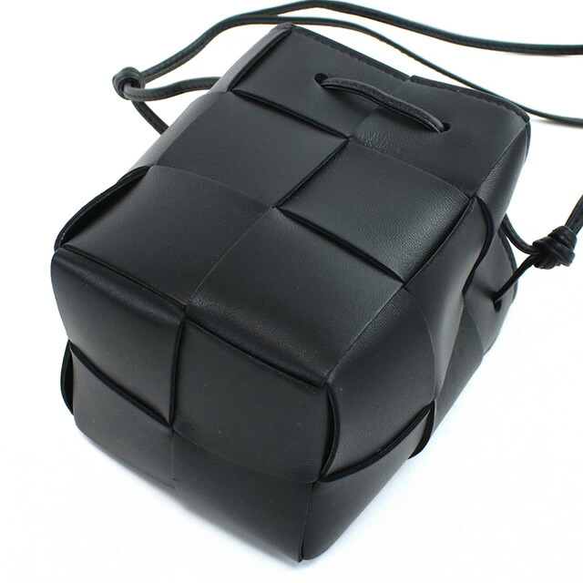 ボッテガ・ヴェネタ 斜め掛け ショルダーバッグ レディース BOTTEGA VENETA イタリア 680217 ブラック バッグ 斜めがけ ブランド 高級 おしゃれ プレゼント 女性 実用的 かわいい