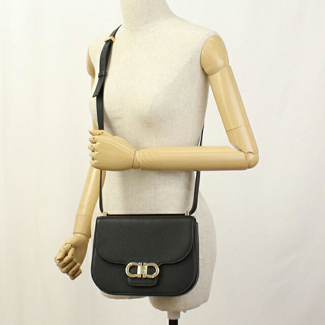 フェラガモ 斜め掛け ショルダーバッグ レディース ブランド FERRAGAMO DOUBLE GANCIO FLAP 21-9867 ブラック バッグ