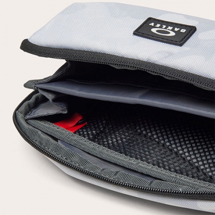 オークリー FOS902169 ポーチ BLACKOUT(02E)