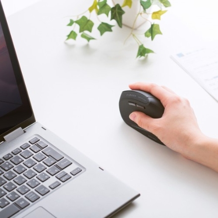サンワサプライ 抗菌静音Bluetoothエルゴノミクスマウス MA-ERGBTK11 ブラック