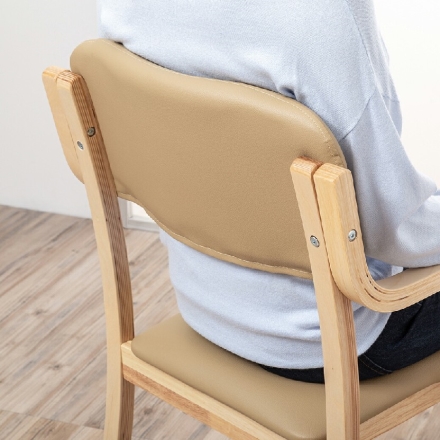 日本製 立ち座りサポート ダイニングチェア 完成品 低反発クッション付き ベージュ