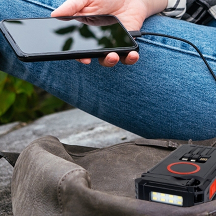 折り畳み式ソーラーモバイル充電器 40,000mAh 大容量 ケーブル内蔵 ソーラー充電 手回し モバイルバッテリー 防災 アウトドア
