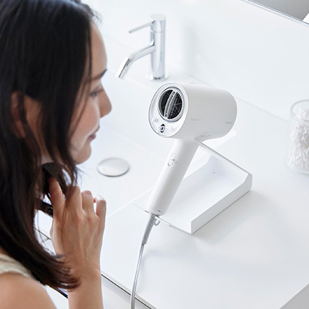 tower タワー 収納付きドライヤー&ヘアーアイロンスタンド ホワイト 1334