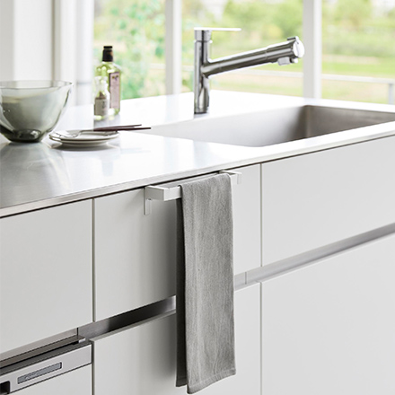 tower タワー 滑り落ち防止キッチンタオルハンガーバー ホワイト 1808