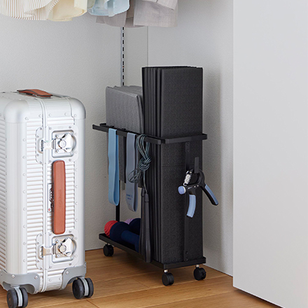 tower タワー キャスター付きフィットネスグッズ収納ラック ブラック 1990