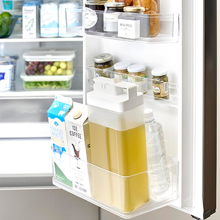 tower タワー 倒して置けてそのまま注げる冷水筒 2.2L ホワイト 10029