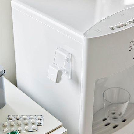 tower タワー 押すだけ簡単マグネット錠剤オープナー ホワイト 10432