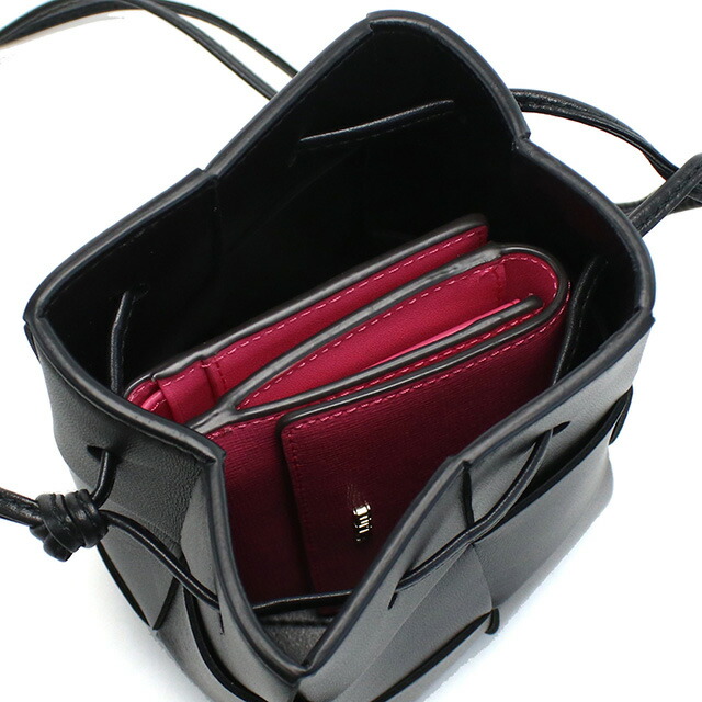 ボッテガ・ヴェネタ 斜め掛け ショルダーバッグ レディース BOTTEGA VENETA イタリア 680217 ブラック バッグ 斜めがけ ブランド 高級 おしゃれ プレゼント 女性 実用的 かわいい