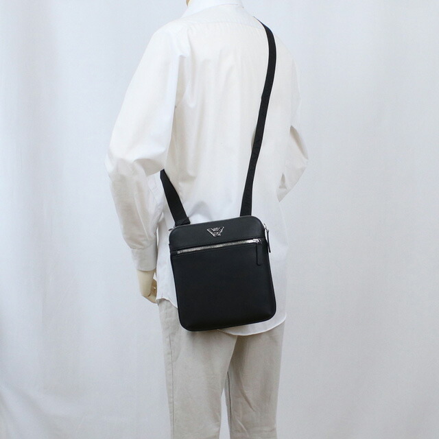 エンポリオ・アルマーニ 斜め掛けショルダーバッグ メンズ EMPORIO ARMANI ポリアミド ポリエステル Y4M185 BLACK ブラック バッグ 斜めがけ ブランド 高級 おしゃれ プレゼント 男性 実用的 かっこいい