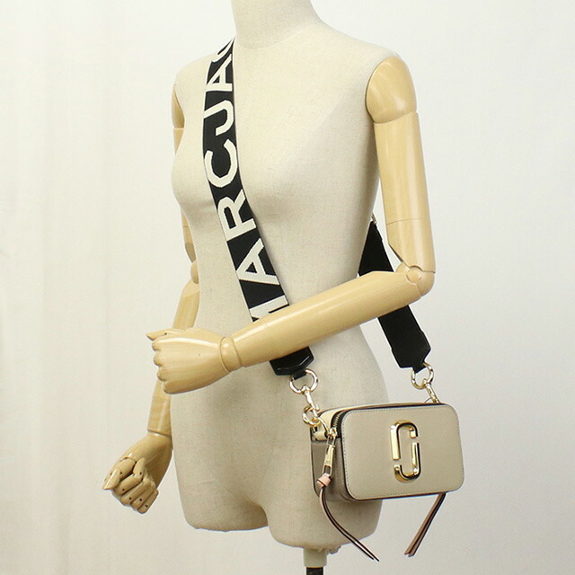 マーク・ジェイコブス 斜め掛け ショルダーバッグ レディース MARC JACOBS THE SNAPSHOT ベトナム 2S3HCR500H03 KHAKI MULTI ベージュ系 マルチカラー バッグ 斜めがけ ブランド 高級 おしゃれ プレゼント 女性 実用的 かわいい