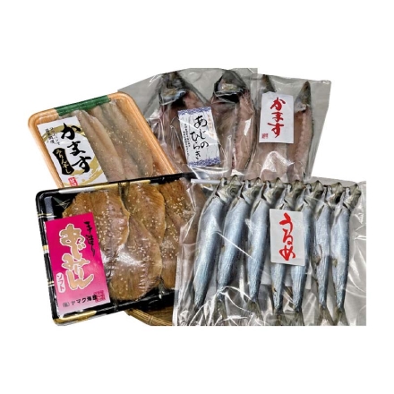 お歳暮のし付き 豊後水道ひもの直送便 あじ開き・かます開き 各2枚、あじみりん干しソフト5枚、かますみりん干しソフト4枚、うるめ丸干し1串