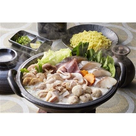 北海道産鶏もも肉と魚介を使った 鶏白湯鍋セット 3～4人前
