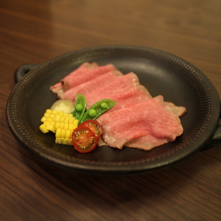 洋食屋「Revo」　黒毛和牛ローストビーフ200g、ソース40g