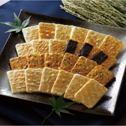 うすば焼せんべい（海老・あおさ海苔 各20枚、黒胡麻18枚、白胡麻10枚、海苔巻9枚）計77枚