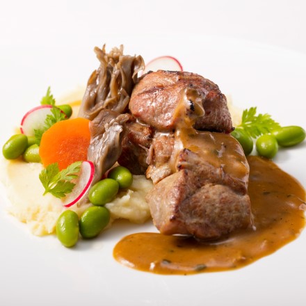 ビーフチーク 牛ほほ肉煮込 2人前セット 〔 ビーフチーク260g、マッシュポテト300g、野菜120g、ソース80g 〕