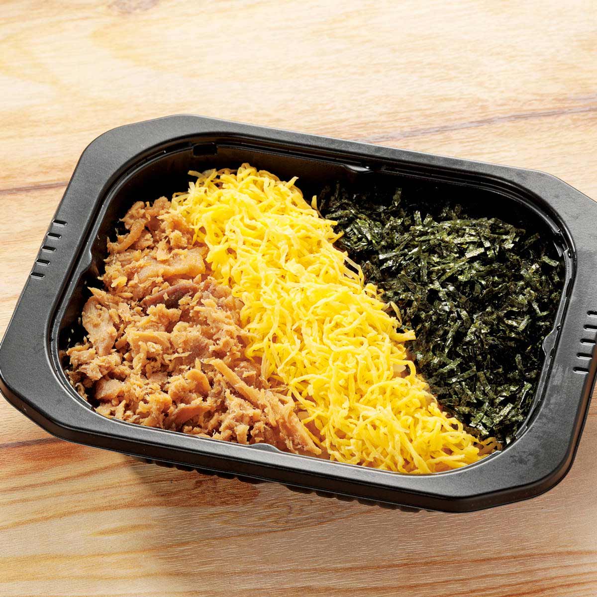 東筑軒 折尾名物 かしわめし 冷凍 〔冷凍かしわめし×3、かしわ肉×3、錦糸卵×3、きざみのり2g×3〕 ごはんもの