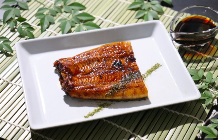 「愛知三河一色産」うなぎ蒲焼 と 「飛騨牛」焼肉用 詰合せ