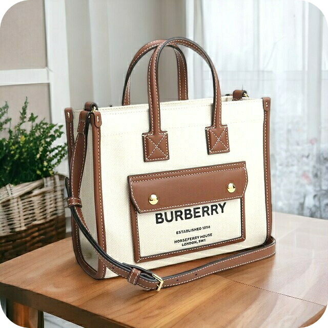 バーバリー トートバッグ レディース BURBERRY コットン イタリア 8044143 NATURAL-TAN ホワイト系 ブラウン系 バッグ 軽量 手提げ ブランド 高級 おしゃれ プレゼント 女性 実用的 かわいい