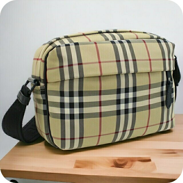 バーバリー 斜め掛けショルダーバッグ メンズ BURBERRY ナイロン ルーマニア 8084111 ARCHIVE BEIGE マルチカラー バッグ 斜めがけ ブランド 高級 おしゃれ プレゼント 男性 実用的 かっこいい