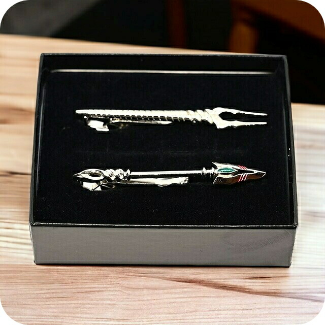 SWANK×EVANGELION スワンク ネクタイピン エヴァ コラボ ブランド ヱヴァンゲリヲン ロンギヌスの槍＆カシウスの槍タイバーセット シンver.Ni タイバー タイピン EVA-2021-CS02SET メンズ シルバー アクセサリー 誕生日 プレゼント 実用的