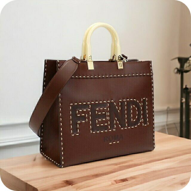 フェンディ トートバッグ レディース FENDI レザー イタリア 8BH386 ブラウン系 バッグ 軽量 手提げ ブランド 高級 おしゃれ プレゼント 女性 実用的 かわいい