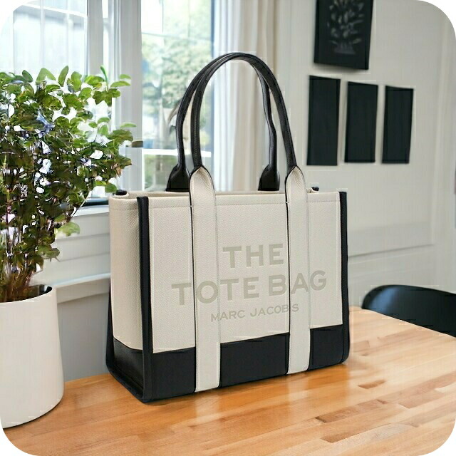 MARC JACOBS マークジェイコブス トートバッグ レディース H015L01RE22 IVORY MULTI ホワイト系 ロゴ レザー バッグ 肩掛け マチあり ファスナー開閉 バック 誕生日 軽量 手提げ ブランド 高級 おしゃれ プレゼント 女性 実用的 かわいい
