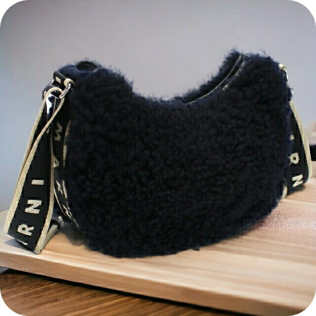 マルニ 斜め掛けショルダーバッグ レディース MARNI ラム、レザー イタリア SBMP0128Q0 ブラック バッグ 斜めがけ ブランド 高級 おしゃれ プレゼント 女性 実用的 かわいい