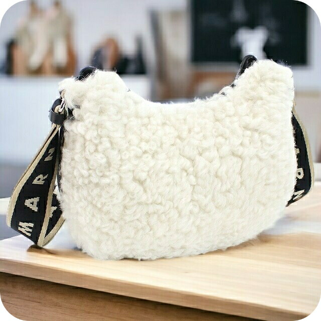 マルニ 斜め掛けショルダーバッグ レディース MARNI ラム、レザー イタリア SBMP0128Q0 ホワイト系 バッグ 斜めがけ ブランド 高級 おしゃれ プレゼント 女性 実用的 かわいい
