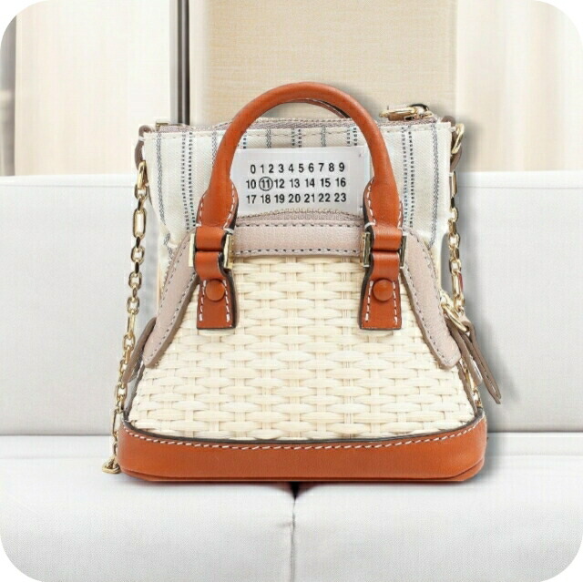 メゾンマルジェラ MAISON MARGIELA クロスボディバッグ SB1WG0032P5352T4310 レディース ベージュ 軽量 小さめ ブランド 高級 おしゃれ プレゼント 女性 実用的 かわいい