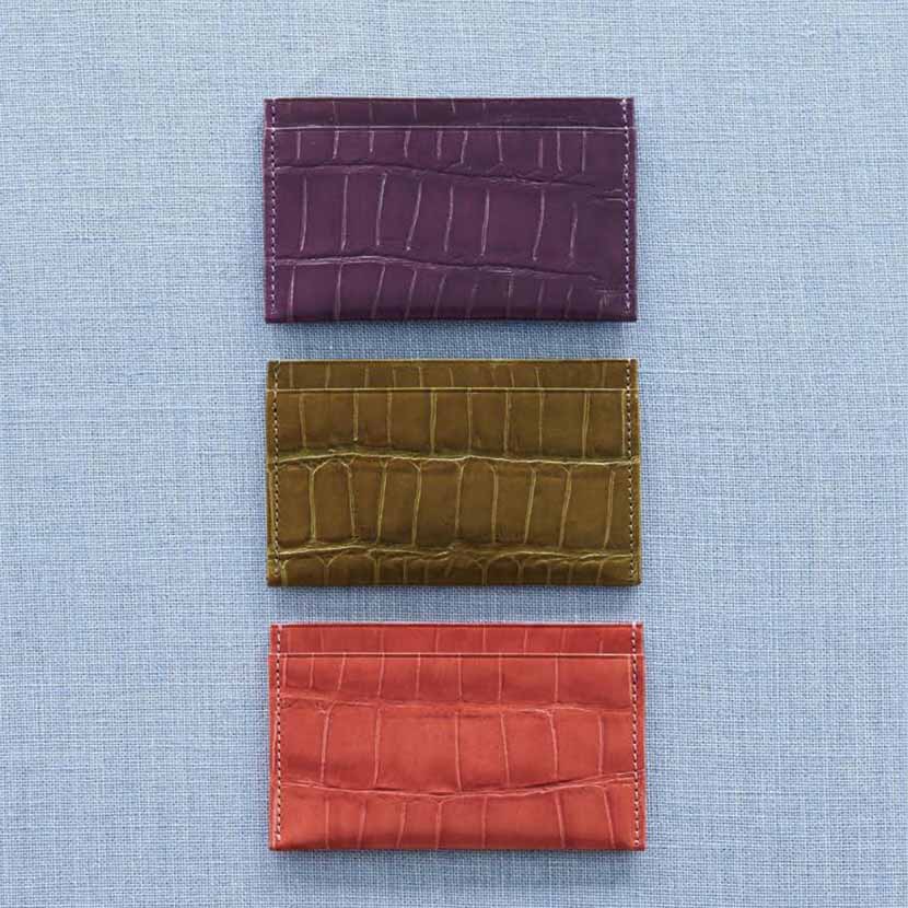 〈東京皮革服装〉ワニ型押パスケース（カーキ）