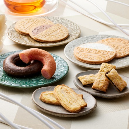 Ｓｅｎｊｕｄｏゴーフレット・焼ドーナツ スイーツセレクト　計16個入り