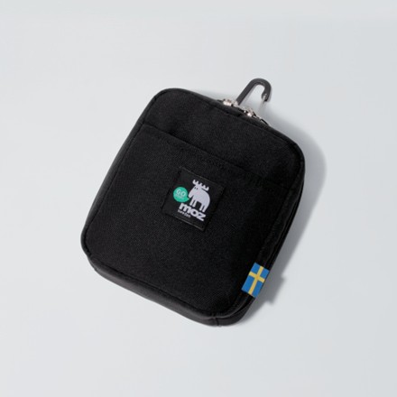 〈ゴー グリーン モズ〉 マルチポーチ（ブラック）