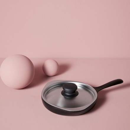 〈柳宗理〉 南部鉄器ミニパン蓋付き