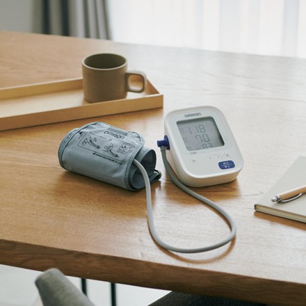 〈オムロン〉 上腕式血圧計　スタンダード19シリーズ　HCR-7006