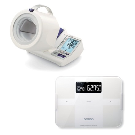 〈オムロン〉 デジタル自動血圧計＆体重体組成計