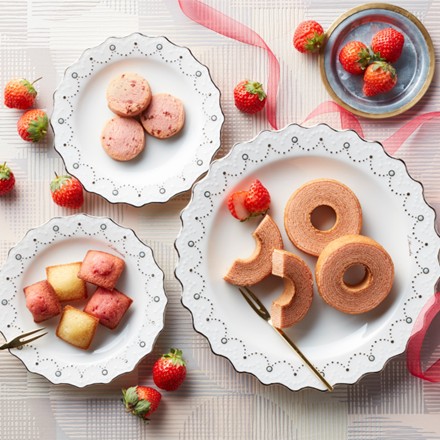 あまおう苺バウムクーヘン&プチフィナンシェ ギフトボックス　計11個入り