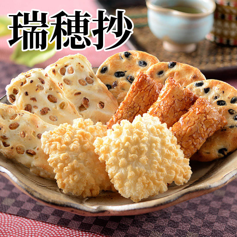 瑞穂抄 越乃豆もち・黒大豆せんべい 各7枚、田舎おかき醤油味11本、揚もち5枚