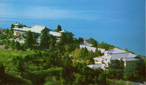 【神奈川】【平日限定】絶景日帰り温泉 龍宮殿本館　2名様 日帰り入浴プラン≪昼食・生ビール中おひとり1杯付※ソフトドリンク可≫