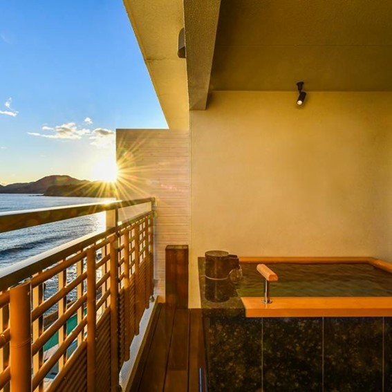 【静岡】絶景温泉と魚介満腹の宿 稲取東海ホテル湯苑　2名様平休日1泊2食付