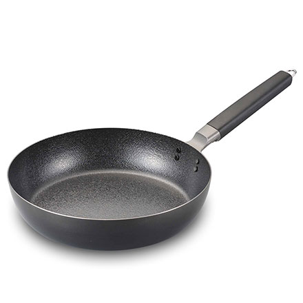 日本製 燕三条 ＩＨ対応 ファイバーライン加工 鉄製フライパン 26cm（木柄）