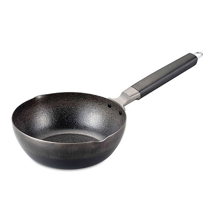 日本製 燕三条 ＩＨ対応 ファイバーライン加工 鉄製深型いため鍋20cm （木柄）