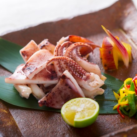 島根県 スルメイカ開き400ｇ カット済