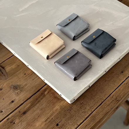 横向きの二つ折り財布 クリーム