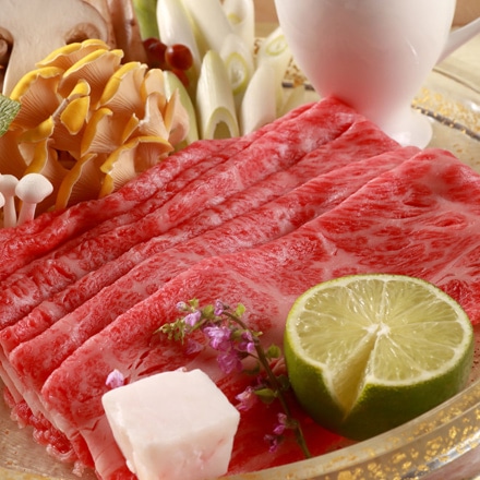 神戸牛ギフトセットC 肩ロース ( すき焼き、 しゃぶしゃぶ用) ビーフパイ 生ハム 木箱入りセット