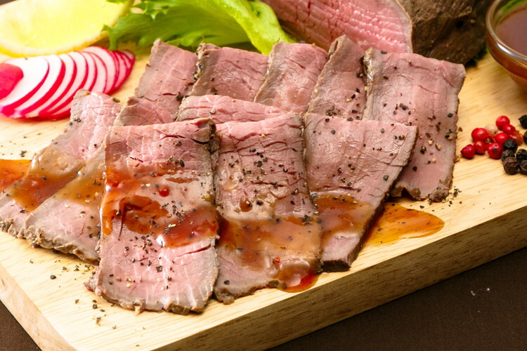 東京 「ラ・ロシェル」 坂井宏行監修 ローストビーフと特製ガーリックペッパーソース