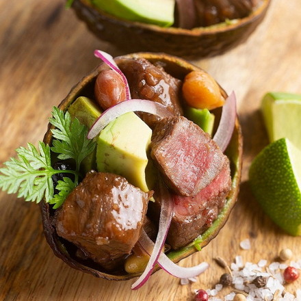 兵庫 神戸肉バル 「バルティロ」 赤ワインに漬け込んだひとくちステーキ