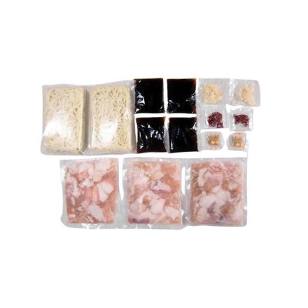 福岡 博多 牛もつ鍋 牛もつ肉（国内産）100g×3袋、ちゃんぽん麺180g×2玉、にんにく3g×2袋、唐辛子0.5g×2袋、白ごま0.7g×2袋、もつ鍋用濃縮スープ85g×4袋