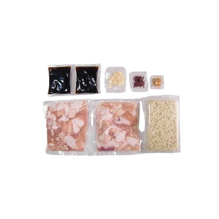 福岡 博多 牛もつ鍋 牛もつ肉（国内産）100g×2袋、ちゃんぽん麺180g×1玉、にんにく3g×1袋、唐辛子0.5g×1袋、白ごま0.7g×1袋、もつ鍋用濃縮スープ85g×2袋