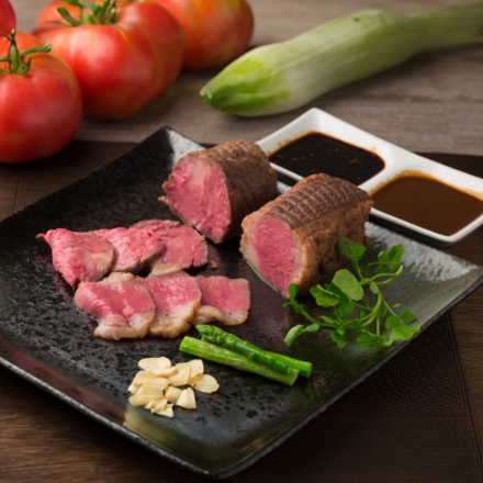 レストラン「ノワ・ド・ココ」清水シェフ監修 国産牛ローストビーフ食べ比べセット（ロース・バラ 各200g、熟成ローストビーフソース60g､玉ねぎわさびソース50g）